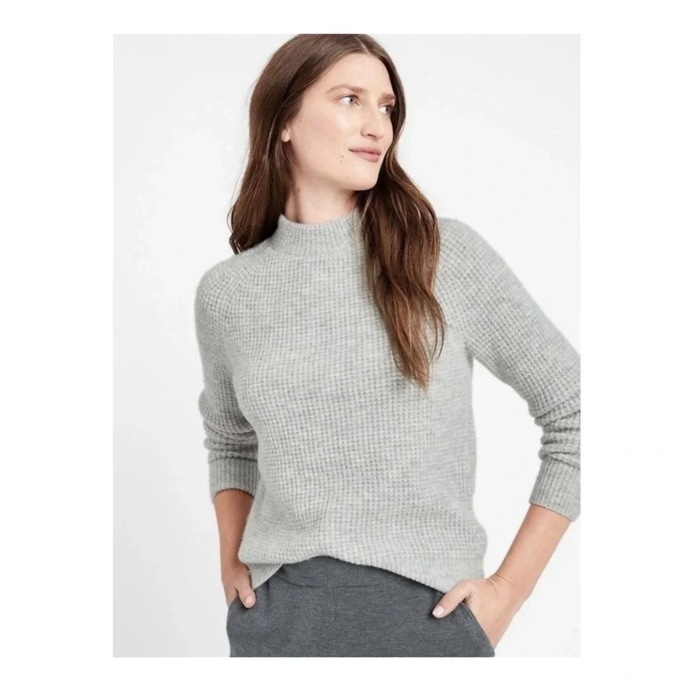NWT Banana Republic AIRE WAFFLE-KNIT SWEATER Yarn Gray Medium Chunky Knit